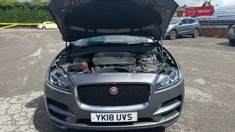 Jaguar F-Pace 2.0d Portfolio 5dr Auto AWD Diesel Estate